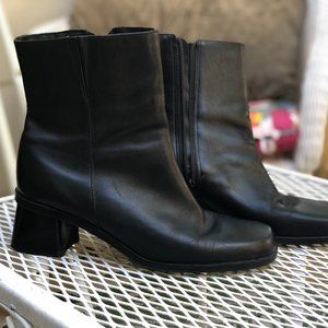 Naturalizer Black Leather Zipper Ankle Boots Block